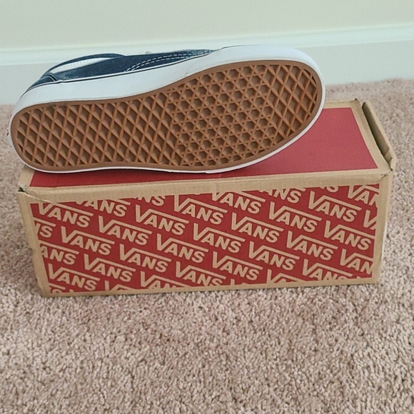 Shoes - Picture 4 of 5